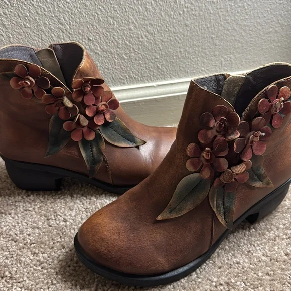 Ankle Boots With Flower - Picture 3 of 8